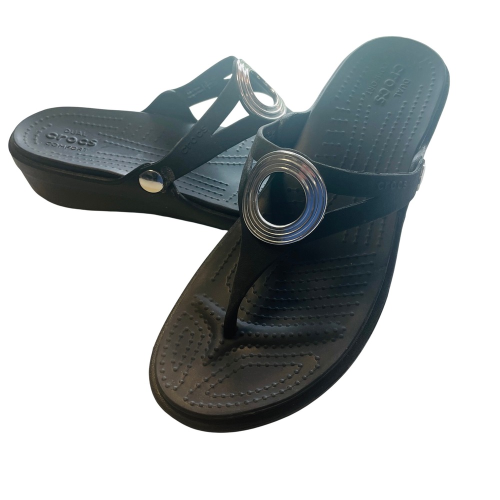 Crocs Womens Black Sanrah Hammered Medallion Wedge Sandals 10 Comfort Flip Flops